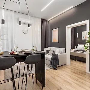 Saint Vitus With Balcony Apartman